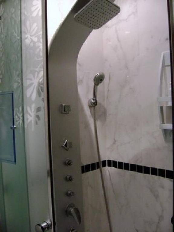33s_cabin shower in the bathroom.jpg